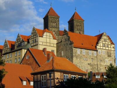 Schlossberg Quedlinburg mit der Stiftskirche St. Servatius. Foto Dr. Klaus George.JPG